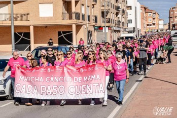 Petrer se tiño de rosa para esta primera marcha | Nando Verdú. 