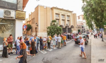 Numeroso público acudió a ver la primera obra de Escena Elda | J.C.