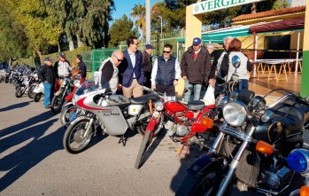 La Asociación  Amigos Motos Antiguas celebra la 16ª vuelta de Vehículos Clásicos