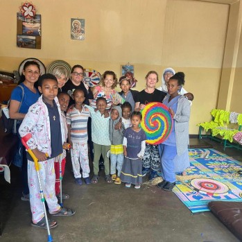 El Grupo Abril ha visitado dos centros educativos | Imagen de Grupo Abril en Etiopía. 