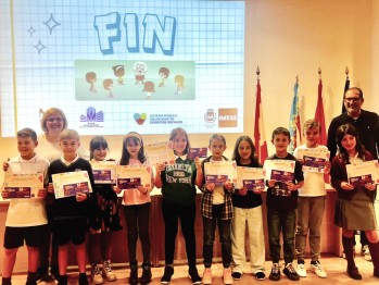 Imagen de grupo de los ganadores.