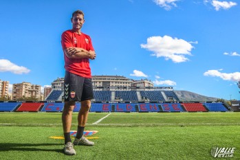 Carlos Hernández está disputando su segunda temporada con la camiseta azulgrana | J.C.