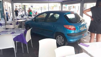 El coche no tenía conductor en el momento del suceso | Imagen redes sociales.