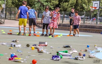 El CEIP Antonio Machado ha realizado hoy las yincanas de consumo responsable | J.C.