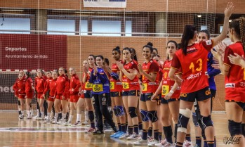 Las Guerreras juveniles lucharon por la victoria hasta los últimos instantes de partido | J.C.