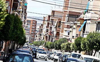 Los edificios con más de 50 años optarán a estas ayudas, imagen de la calle Pablo Iglesias | Jesús Cruces.