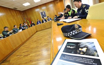 Los cuerpos policiales se han reunido en Elda con los representantes municipales | Jesús Cruces.