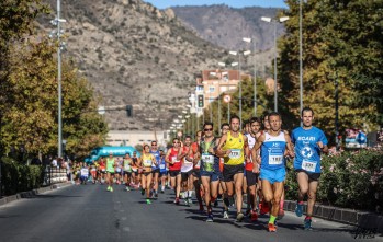 Cientos de corredores han participado en la 5K Ciudad de Elda | J.C.