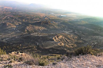 Los desprendimientos hacen insegura la senda entre Rabosa y el Rincón Bello de Petrer