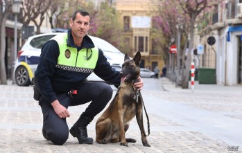 El guía José Francisco Martínez con Bimba.