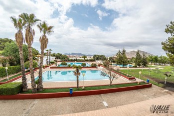 Cada año miles de personas pasan por las piscinas |  Nando Verdú.