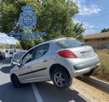 Imagen del vehículo accidentado al finalizar la huida. 