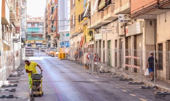 Las obras han arrancado en la calle Carlos Arniches | J.C.