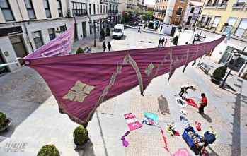 Esta mañana han comenzado a instalar el Mercado Medieval | Jesús Cruces.