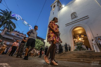 La población pasó en  fila para saludar a la Virgen | J.C.