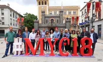 La corporación posa con el hastag #MYC18
