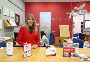 Turismo presenta el folleto 