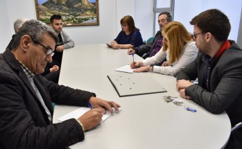 Imagen de la firma de los convenios.