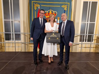 Rubén Alfaro junto a la ministra Pilar Alegría y Alejandro Soler.