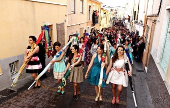 Las abanderadas brillan en Petrer en un fin de semana en el que han sido las protagonistas