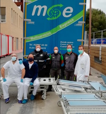 Multiservicios Express traslada 15 nuevas camas al Hospital de Elda