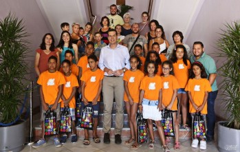 Rubén Alfaro recibe a los niños saharauis