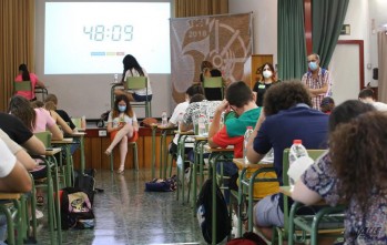 Imagen de uno de los exámenes en Elda.