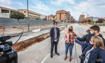 La alcaldesa de Petrer, Irene Navarro, ha querido agradecer a los vecinos por su paciencia con las obras | J.C.