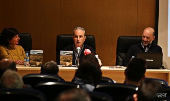 Medio Ambiente presenta un libro para descubrir los parajes naturales de Elda