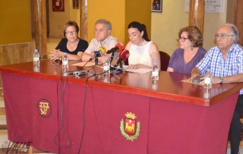 Nieves López, concejala de Cultura del Ayuntamiento de Elda, anunció el homenaje en el Teatro Castelar | A.J.