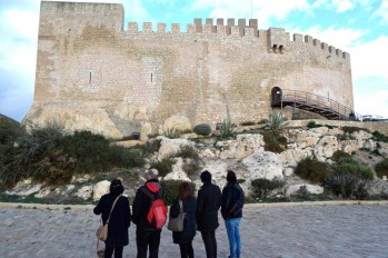 Buscan financiación para frenar a degradación de la ladera del Castillo de Petrer