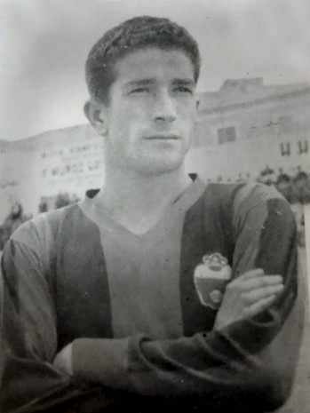 Imagen de Albert con el vestuario del Eldense en 1962.