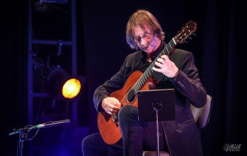 David Russell, ganador de un Grammy, ofreció el concierto inaugural.  