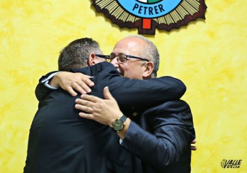 Escolano Mateo abrazó a López tras su despedida oficial | Jesús Cruces.