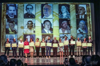 La comparsa homenajeó a sus 15 presidentes.