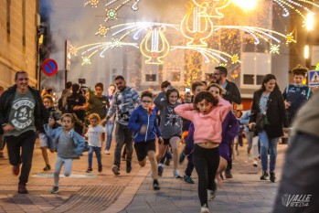 La traca volvió a las calles de Petrer después de dos años | J.C.