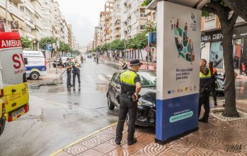 El coche impactó contra el cartel de la Agenda Urbana | J.C.