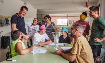 El alcalde, Rubén Alfaro, ha visitado la escuela de verano del CEE Miguel de Cervantes | J.C.