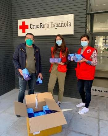 Junta Central de Comparsas reparte 12.000 mascarillas entre las residencias de mayores de la comarca