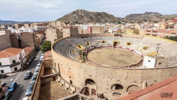 Los  alrededores de la plaza acogerán una zona de paseo que invite a acceder a la misma | J.C. 