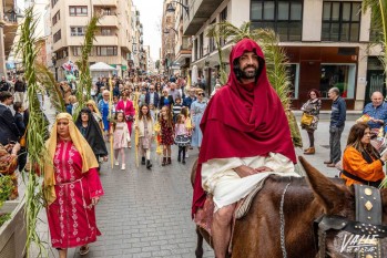 Cientos de personas han participado en esta procesión | Nando Verdú.