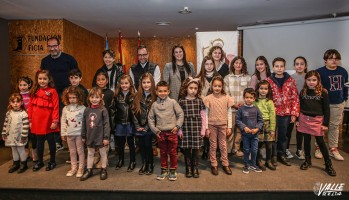 Imagen de familia de todos los premiados. 