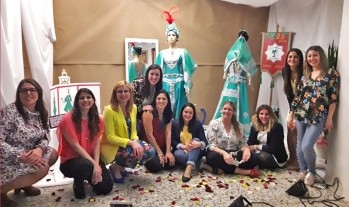 La Filà Sarahinas de Petrer celebra su 25 aniversario con nuevo traje oficial