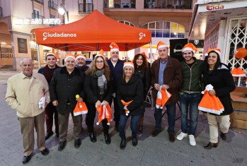 Ciudadanos sorprende a los eldenses con un concierto de jazz