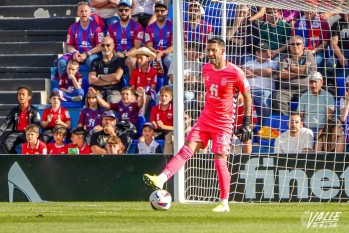 Mackay ha renovado por un año | Nando Verdú. 