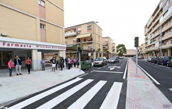 Alfaro visitó ayer la calle que permanece abierta desde el 15 de mayo | Jesús Cruces.