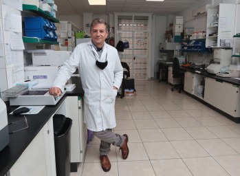 José Luis Miralles está al frente de este laboratorio local.