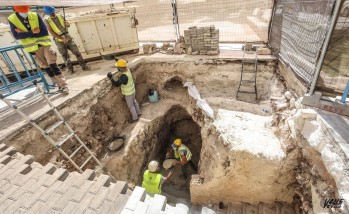 Los trabajos continúan ahora a mano. 