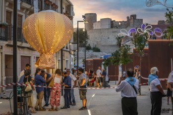 El primer globo de las Fiestas Mayores recordó a quienes ya no están.