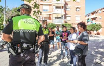 La cantante Shakira Martínez ha pedido la colaboración de amigos y vecinos para hacer batidas.